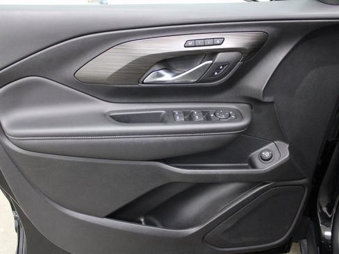 Used 2022 GMC Terrain SLT image 12