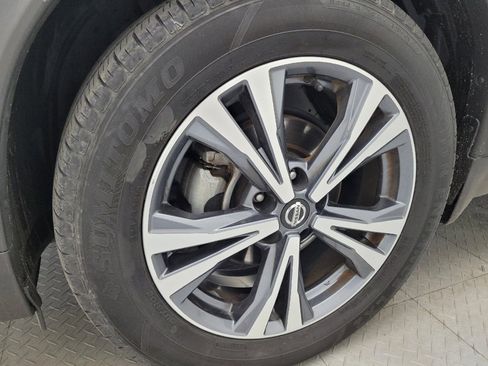 Used 2019 Nissan Rogue SV w/ Premium Package image 30