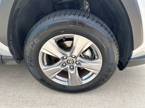 Used 2025 Toyota RAV4 XLE image 5