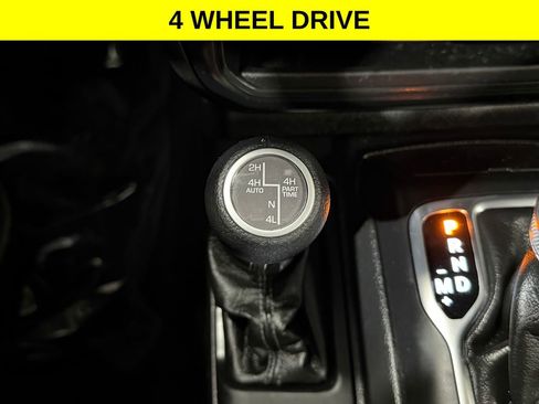 Used 2025 Jeep Wrangler Unlimited Sahara AWD/4WD image 2