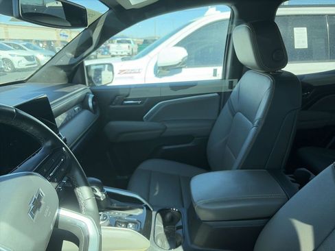 Used 2023 Chevrolet Colorado ZR2 w/ ZR2 Convenience Package III image 11