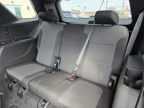 Used 2023 Chevrolet Traverse LT image 10