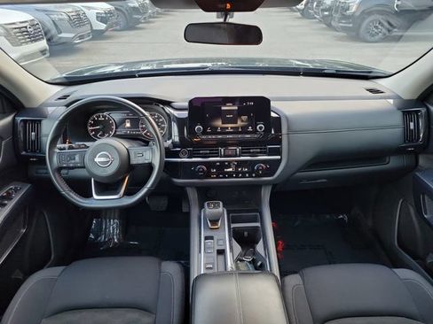 Used 2024 Nissan Pathfinder SV FWD image 10
