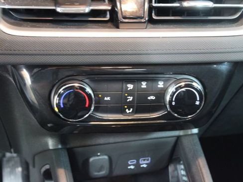Used 2025 Chevrolet TrailBlazer LT FWD image 21