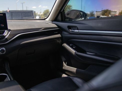 Used 2024 Nissan Altima 2.5 SR w/ SR Premium Package FWD image 34