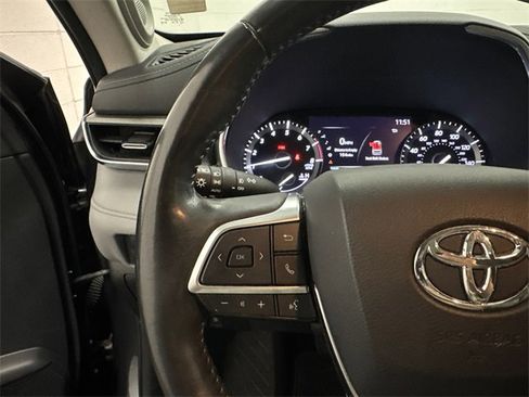 Used 2020 Toyota Highlander Limited image 14