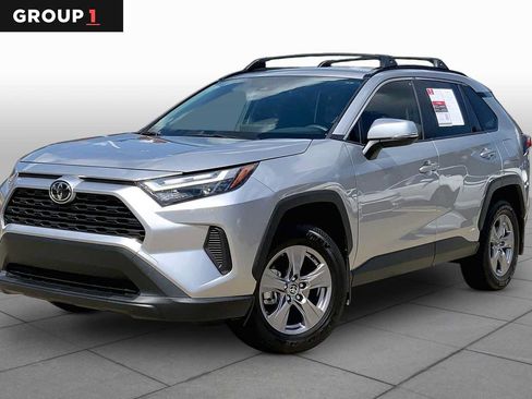 Used 2025 Toyota RAV4 XLE AWD/4WD image 1