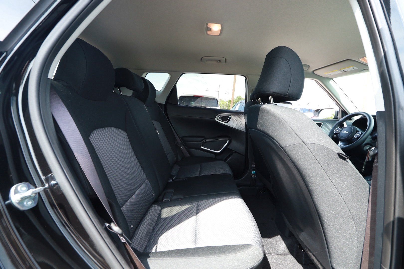 Used 2025 Kia Soul LX w/ LX Technology Package FWD image 25