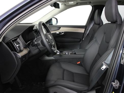 Certified 2025 Volvo XC90 B6 Plus w/ Protection Package Premier image 31