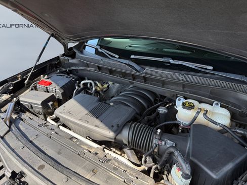 Used 2023 Chevrolet Suburban LT RWD image 14