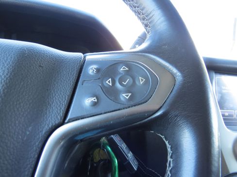 Used 2019 Chevrolet Suburban LT image 20