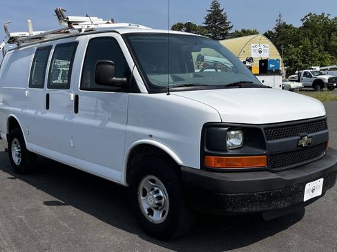 Used 2015 Chevrolet Express 2500 RWD image 3