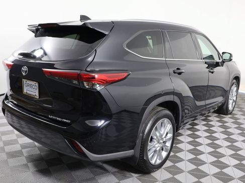 Used 2021 Toyota Highlander Limited AWD/4WD image 8