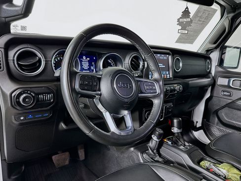 Used 2022 Jeep Wrangler Unlimited Sahara AWD/4WD image 9