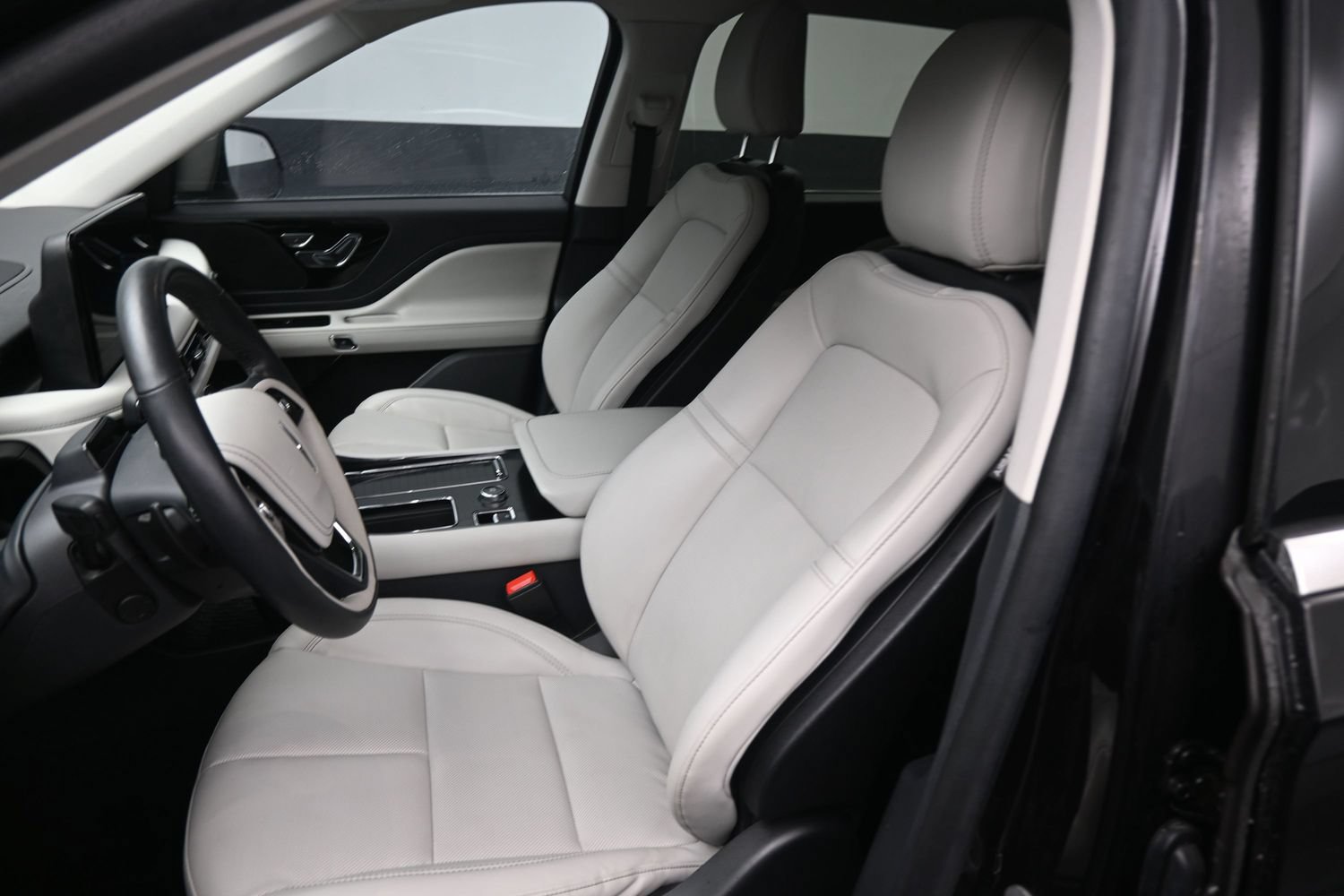 Used 2025 Lincoln Aviator 2WD image 33