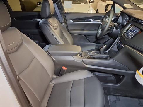 New 2025 Cadillac XT5 Premium Luxury FWD image 6
