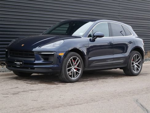 Certified 2022 Porsche Macan S image 1