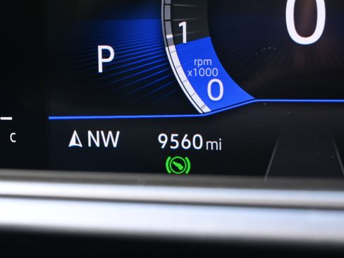 Used 2025 Volkswagen Taos SE image 24