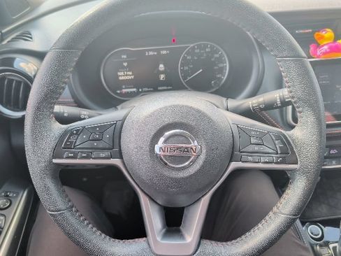 Used 2019 Nissan Kicks SR w/ SR Premium Package FWD image 15