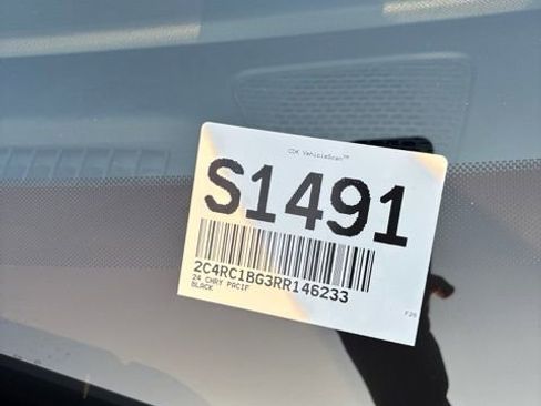 Used 2024 Chrysler Pacifica Touring-L FWD image 33