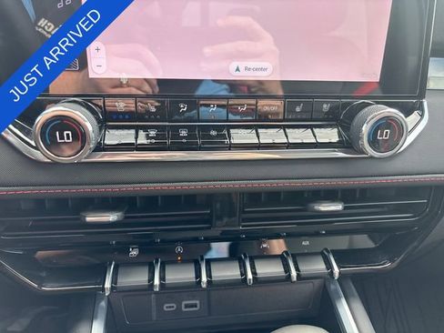 Used 2025 Chevrolet Colorado Z71 w/ Technology Package AWD/4WD image 19