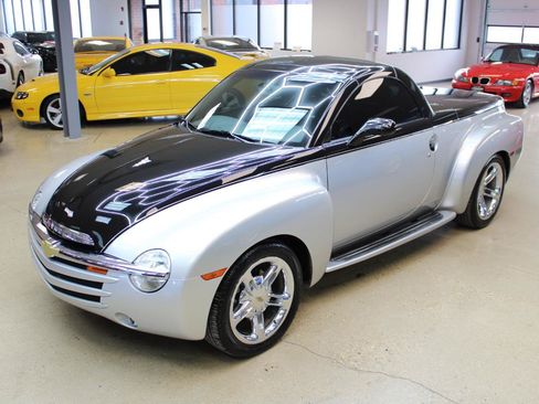 Used 2006 Chevrolet SSR w/ Preferred Equipment Group RWD image 19
