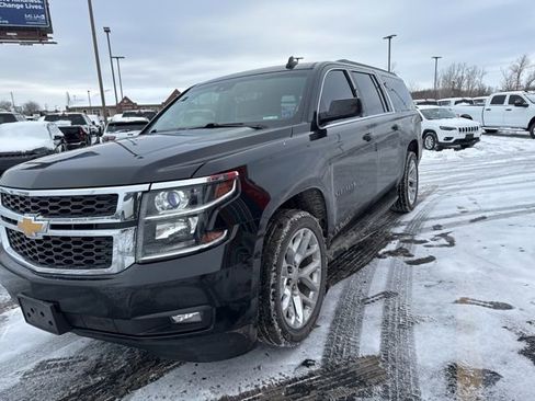 Used 2016 Chevrolet Suburban LT image 4