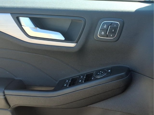Used 2023 Ford Escape Platinum AWD/4WD image 16