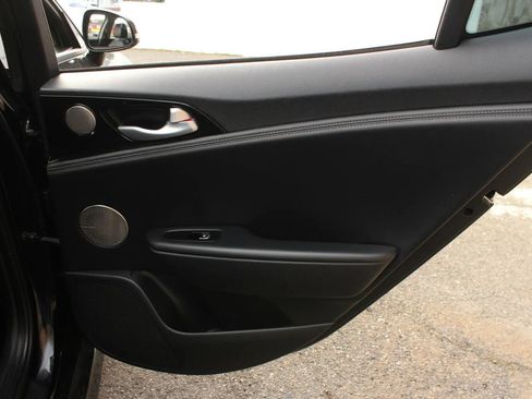 Used 2018 Kia Stinger Premium image 21