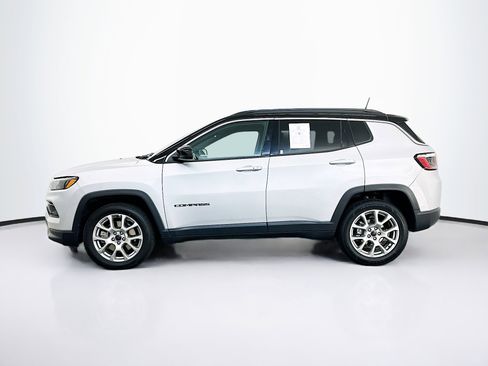 Used 2025 Jeep Compass Limited AWD/4WD image 4