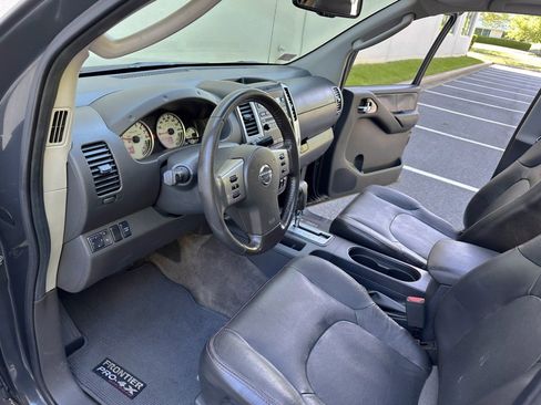 Used 2011 Nissan Frontier PRO-4X w/ Pro-4x Luxury Pkg AWD/4WD image 17
