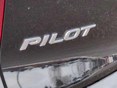 Used 2017 Honda Pilot Elite image 13