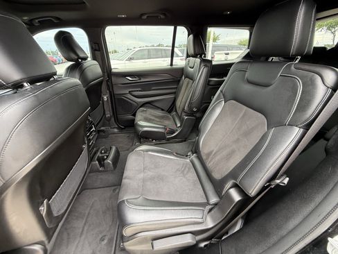 Used 2023 Jeep Grand Cherokee L Laredo image 29