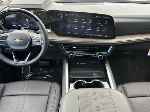 New 2026 Chevrolet Suburban High Country w/ LPO, Illumination Package image 15