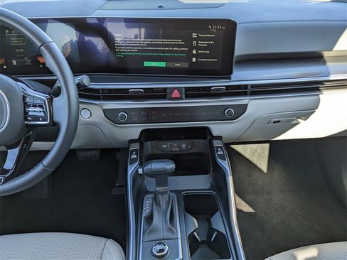 Certified 2025 Kia Sorento S w/ Panoramic Sunroof Package image 16
