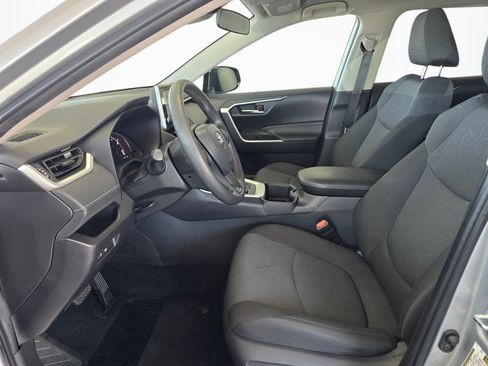 Used 2025 Toyota RAV4 XLE AWD/4WD image 18