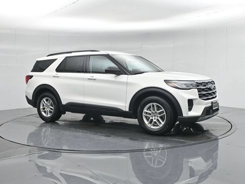 New 2026 Ford Explorer Active RWD image 7
