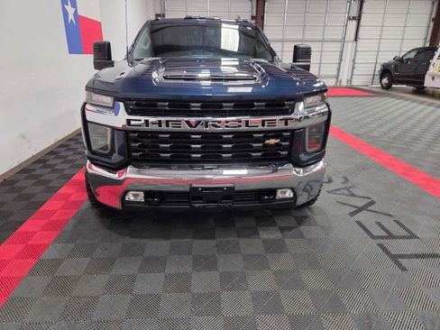 Used 2022 Chevrolet Silverado 2500 LT w/ Convenience Package image 4