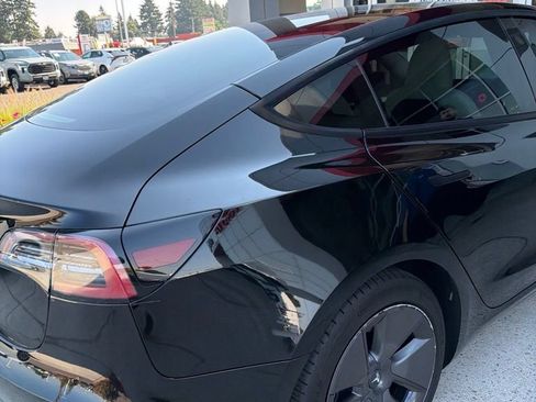 Used 2023 Tesla Model 3 Standard Range RWD image 5