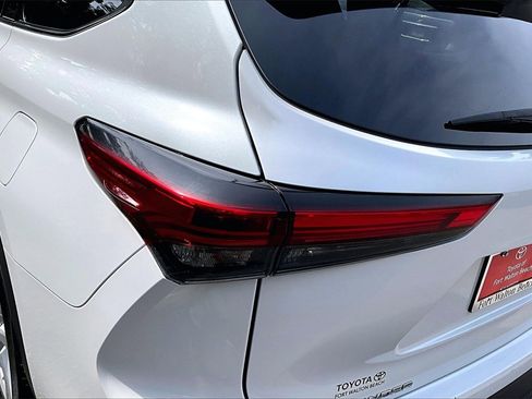 Used 2022 Toyota Highlander L image 20