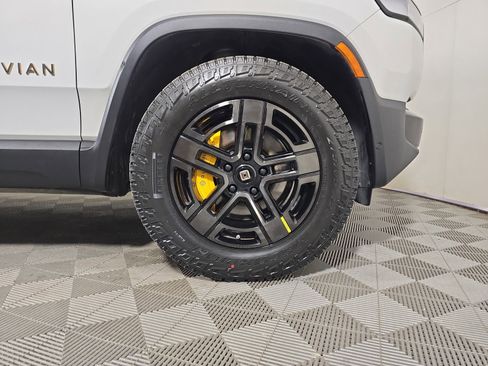 Used 2023 Rivian R1T Adventure image 11