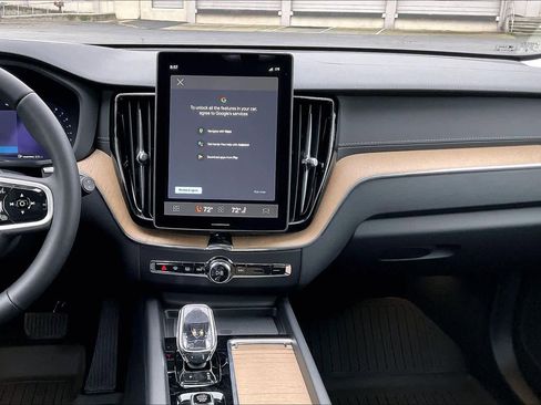 New 2026 Volvo XC60 B5 Ultra w/ Climate Package image 9