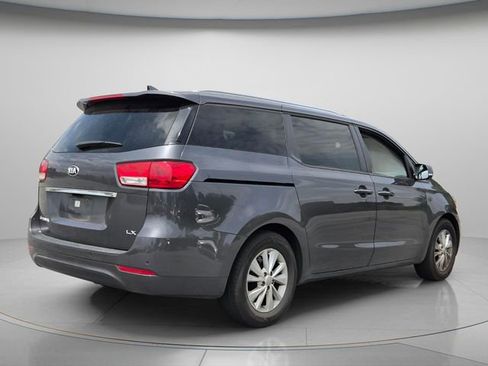Used 2017 Kia Sedona LX w/ LX Essentials Premium Package FWD image 6