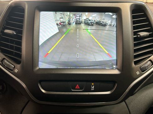 Used 2022 Jeep Cherokee Trailhawk w/ Trailer Tow Group AWD/4WD image 5