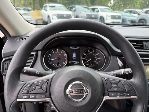 Used 2017 Nissan Rogue S FWD image 22