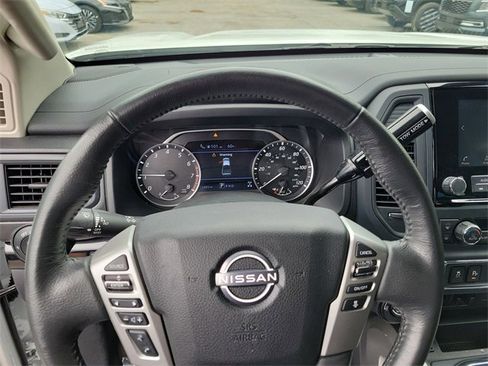 Used 2024 Nissan Titan SV w/ SV Convenience Package image 16