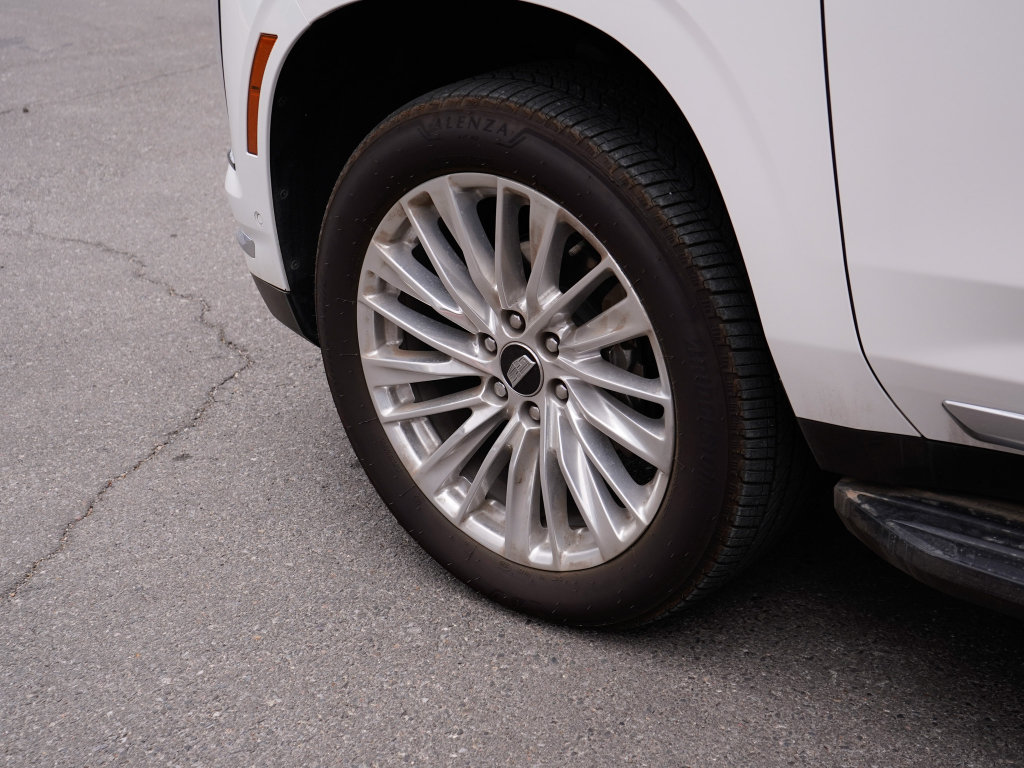 Used 2025 Cadillac Escalade ESV Premium Luxury w/ LPO, Floor Liner Package AWD/4WD image 5