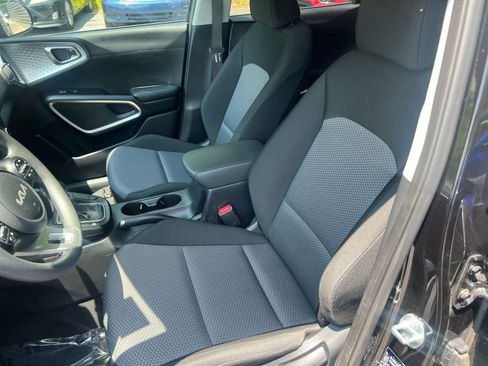 Used 2025 Kia Soul LX w/ LX Technology Package FWD image 31