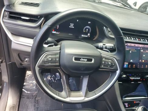Used 2022 Jeep Grand Cherokee Limited w/ Luxury Tech Group II AWD/4WD image 19