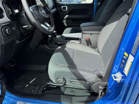 Used 2024 Jeep Wrangler Sahara image 8